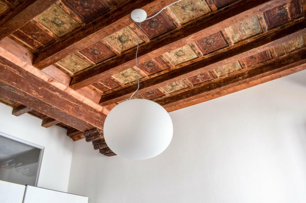 Casa Degli Scacchi Apartment มานโตวา ภายนอก รูปภาพ